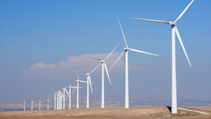 Descubra com Fernando Trabach Filho os impactos da energia eólica na criação de empregos e no crescimento econômico sustentável.