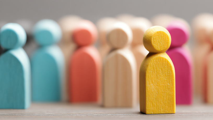 Sérgio Bento De Araújo apresenta Cidadania algorítmica: o papel da educação na construção de usuários conscientes diante de algoritmos que influenciam comportamentos e políticas.