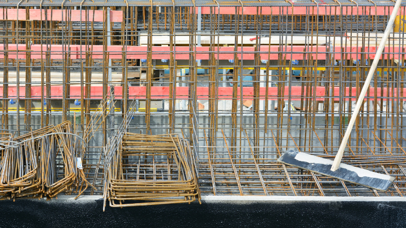 Entenda como laje treliçada e laje maciça se comportam em desempenho estrutural e eficiência construtiva com Valderci Malagosini Machado.