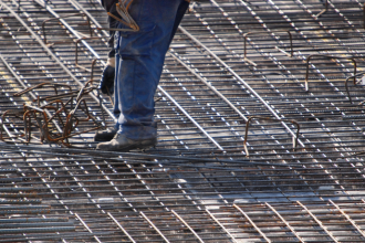 Diferença entre laje treliçada e laje maciça: conheça o desempenho de cada sistema na análise técnica de Valderci Malagosini Machado.