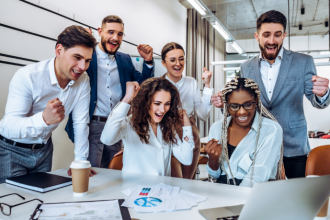 Vitor Barreto Moreira destaca que liderar é gerar resultado, não apenas ocupar cargo.