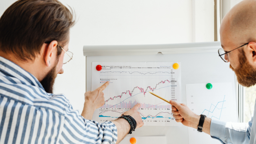 A dinâmica das bolhas financeiras integradas analisada por Danilo Regis Fernando Pinto.